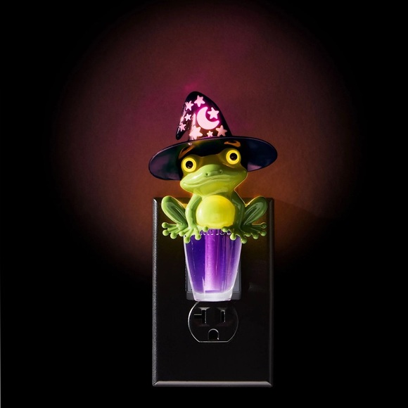 Bath & Body Works Other - NWT B&BW Witchy Frog Wallflower Plug Nightlight & NWT/SEALED MYSTERY REFILL